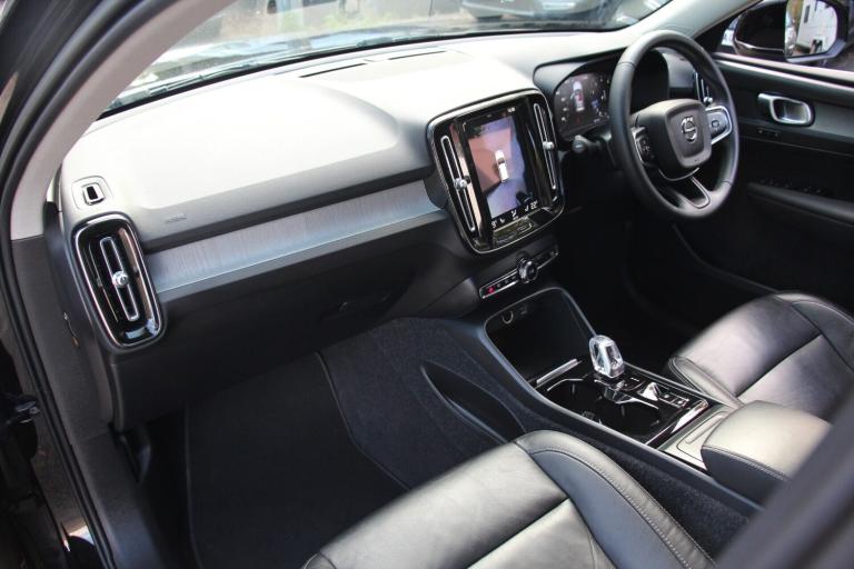 2022 Volvo XC40 T3 INSCRIPTION Estate Petrol Automatic