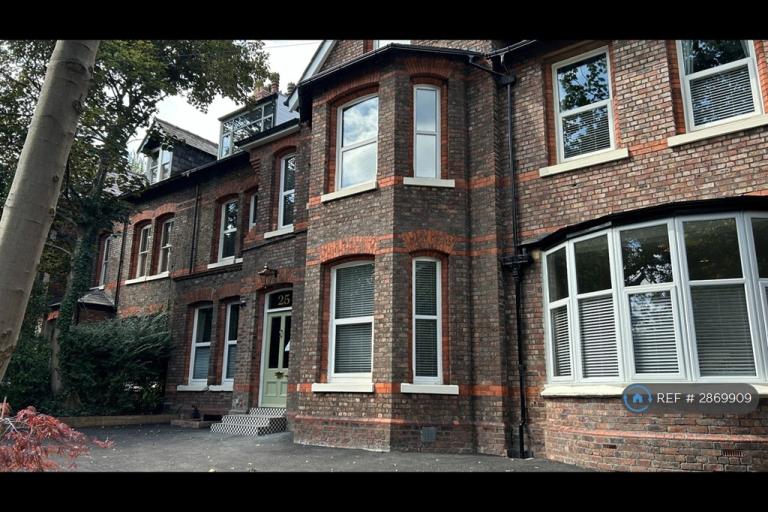2 bedroom flat in Ullet Road, Liverpool, L17 (2 bed) (#2869909)