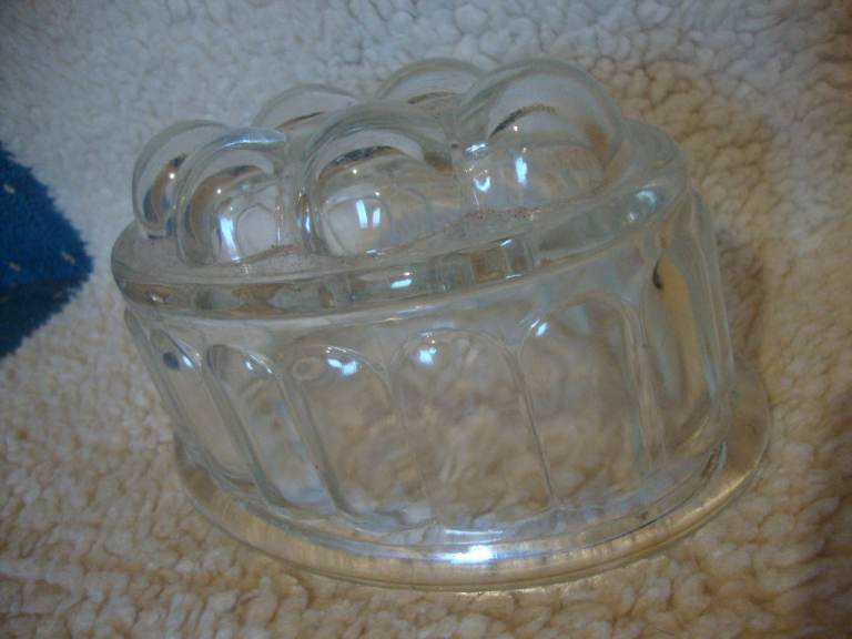 Glass jelly crown shaped mould 16 x 10cm