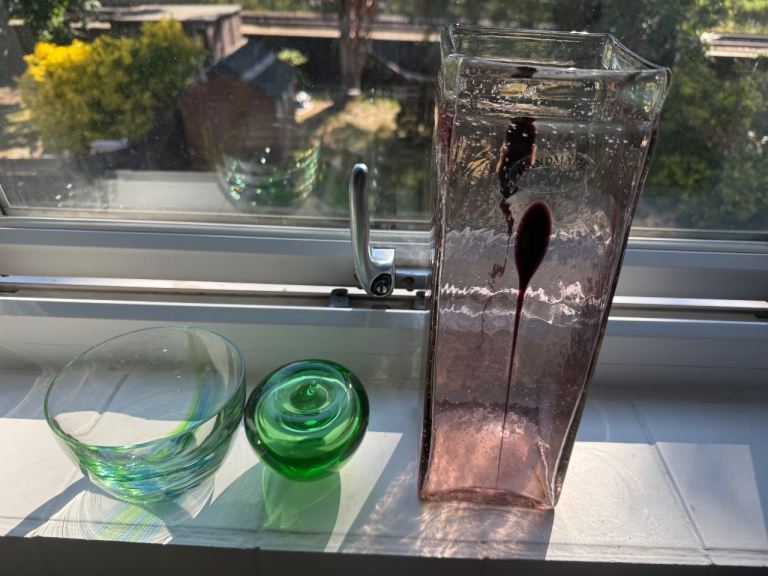 Lovely Decorative Glass Vase, Green glass apple and Bowl – Good Condition