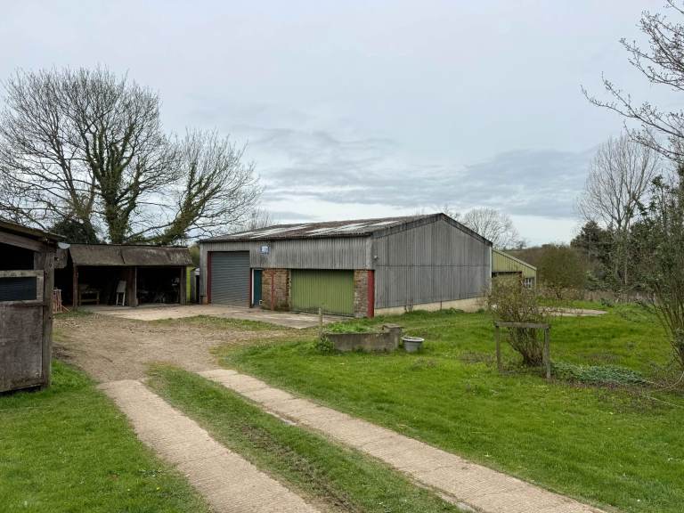 Secure 1,650sq ft Workshop/Storage Unit to let on charming rural property –  near Towcester