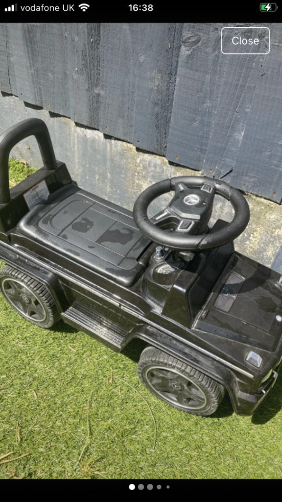 Kids ride on Mercedes vehicle