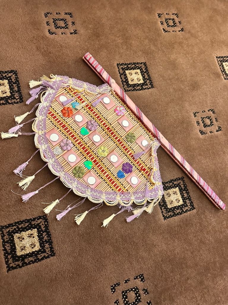 Beautiful Handheld Fan - Decoration 