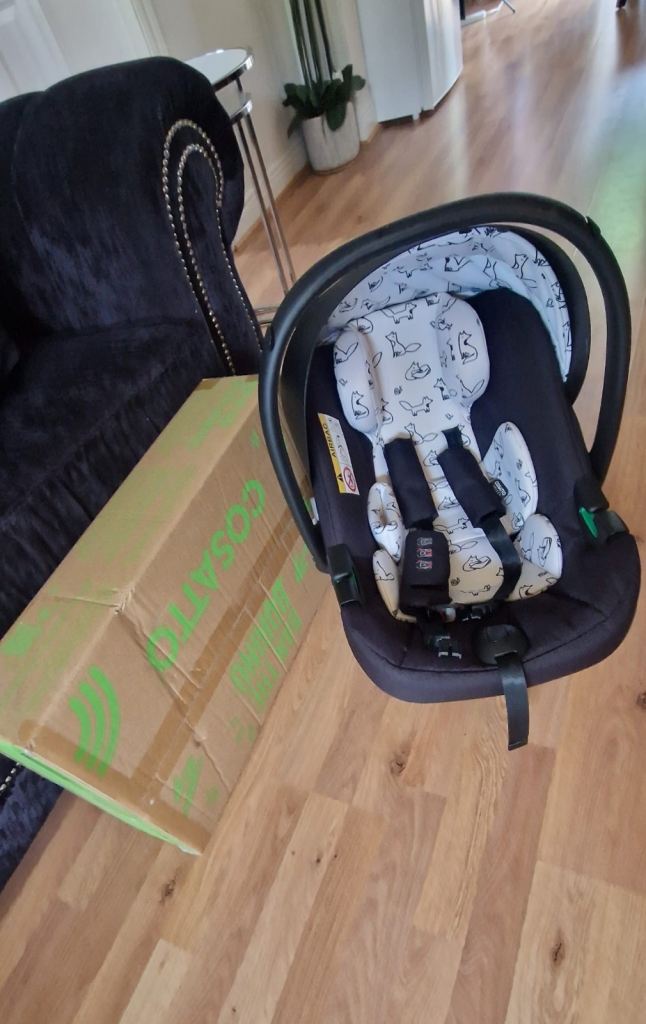Car seat with brand new isofix and Carrycot 