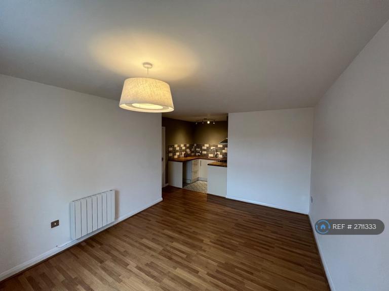 1 bedroom flat in Kirby Court, Newbold, Rugby, CV21 (1 bed) (#2711333)