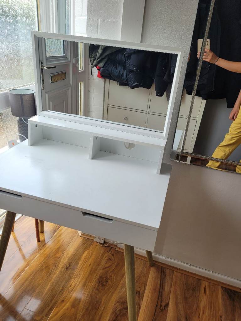 Dressing table 