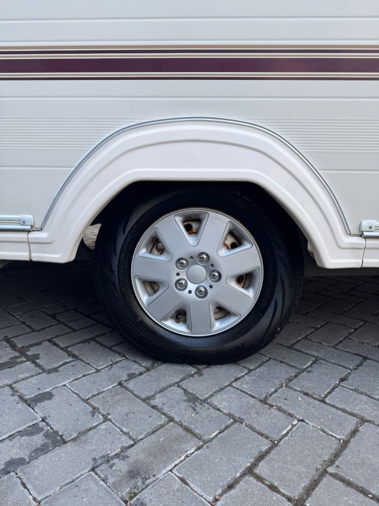 1998 Lunar Solar 465-5 Berth Caravan, Full Size Awning, Double Dinette Family Layout.