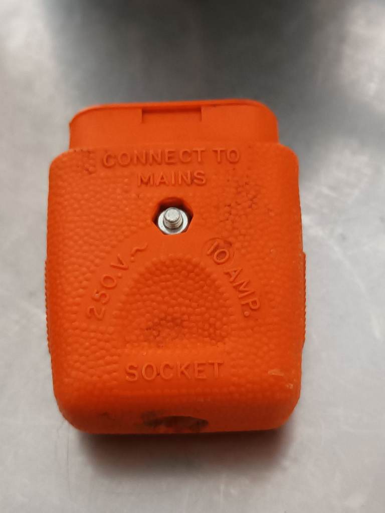 DURAPLUG 10 AMP 2 PIN LEAD CONNECTOR collect Farlington Portsmouth