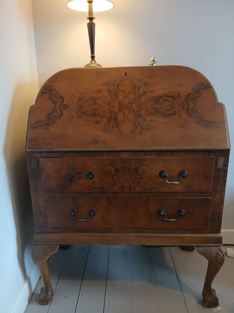 Antique Wooden Bureau Desk with Drawers – Good Condition