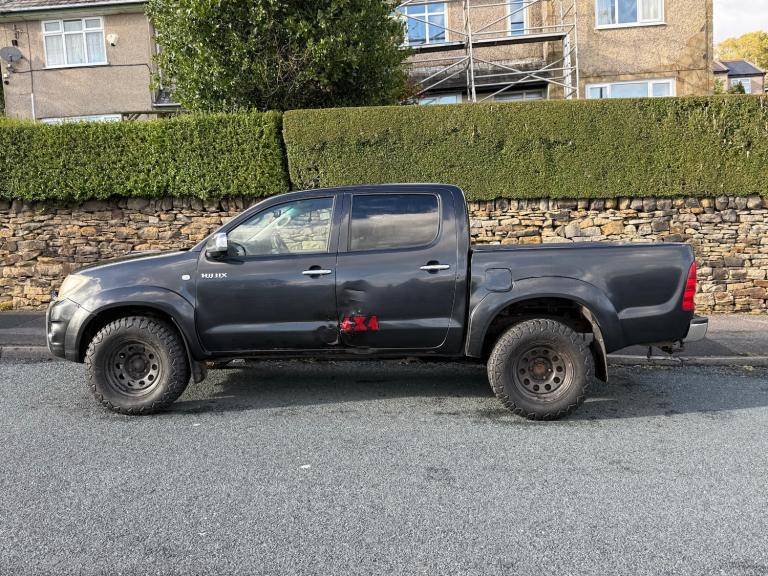 2009 TOYOTA HILUX HL3 DOUBLE CAB D/C 2.5 D4-D MANUAL 4X4 BLACK