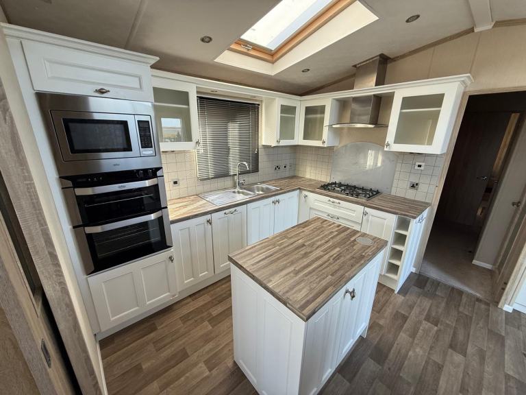 PEMBERTON KNIGHTSBRIDGE 40X14ft • RESIDENTIAL SPEC LODGE • MEGA HOME • £32,000