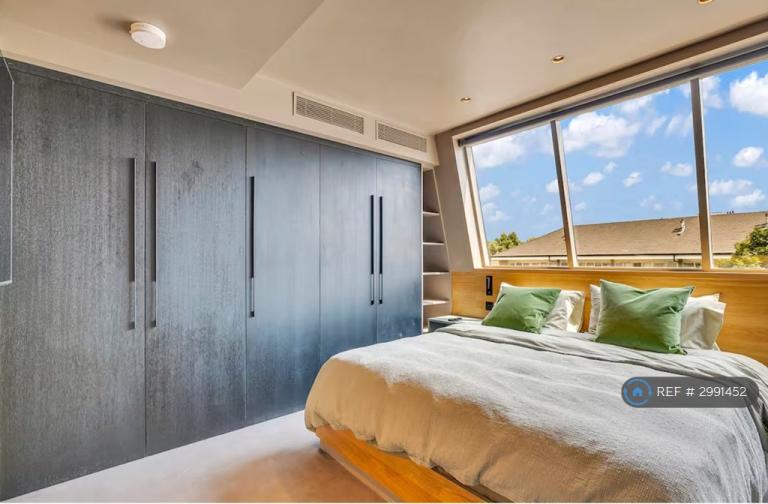 1 bedroom flat in Caledonian Road, London, N1 (1 bed) (#2991452)