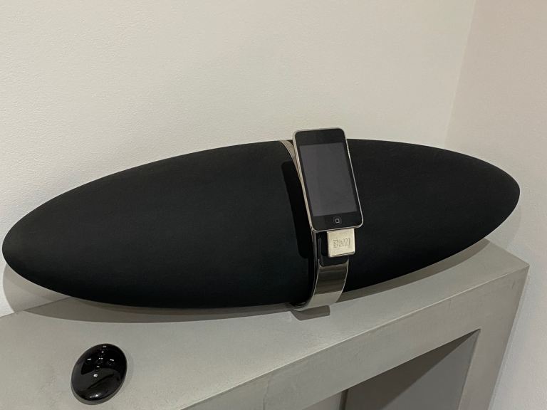 Bowers and Wilkins Zeppelin 1st generation and iPod