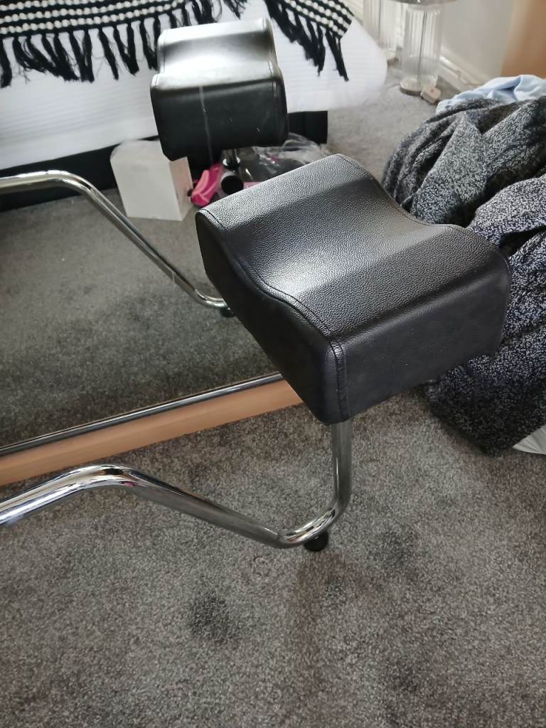 Black and Chrome pedicure Stool – Very Good Condition