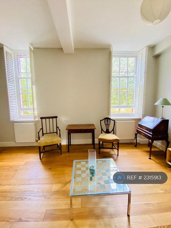 1 bedroom flat in The Parade, Oxon, OX27 (1 bed) (#2315913)