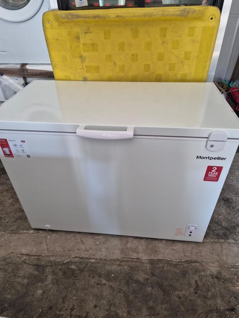 Montpellier Chest Freezer – White, Good Condition