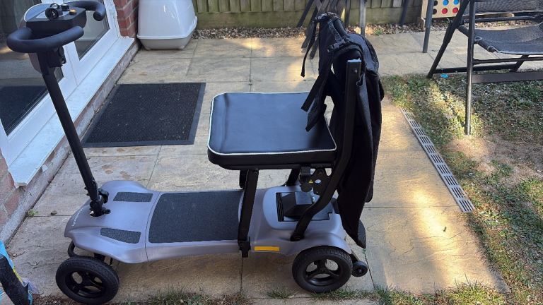 Grey Mobility Scooter – Good Condition, Ready to Use