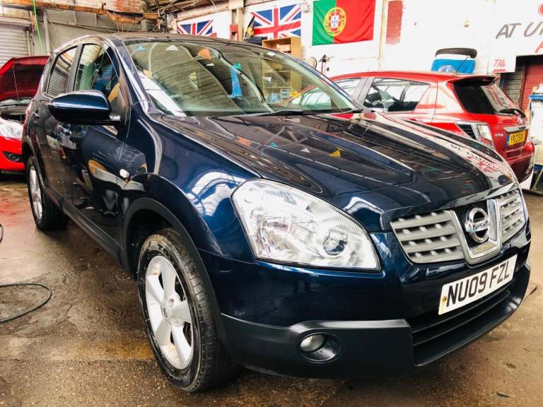 NISSAN QASHQAI 2.0 PETROL 4 WHEEL DRIVE SATNAV REV CAMERAM 4X4 SPEC VERY REAR