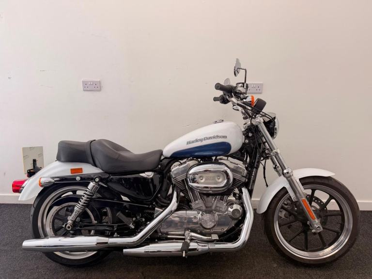 HARLEY DAVIDSON XL 883L SUPERLOW ** MID CONTROLLED - WARRANTY **