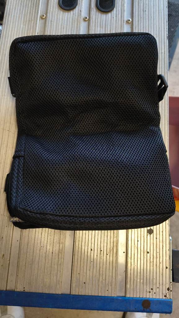 Inflatable motorbike seat cover 