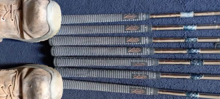 wilson prostaff, oversize golf irons, 4-sw, midsize grips
