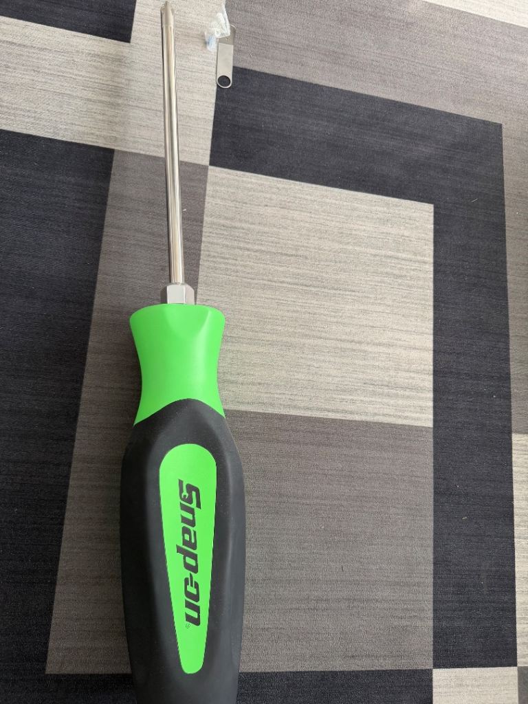 Snap on giant screwdriver in green 