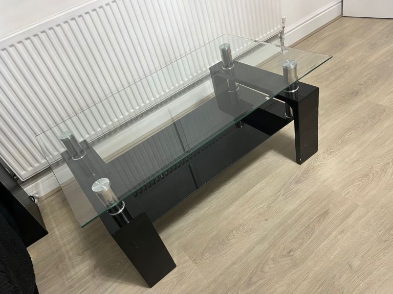 Glass coffee table , great condition (open to offers)