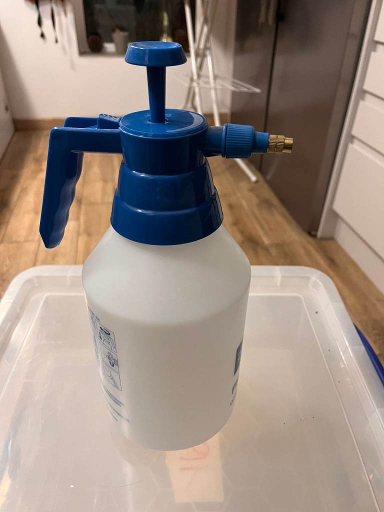 Rolson 2L pressure sprayer