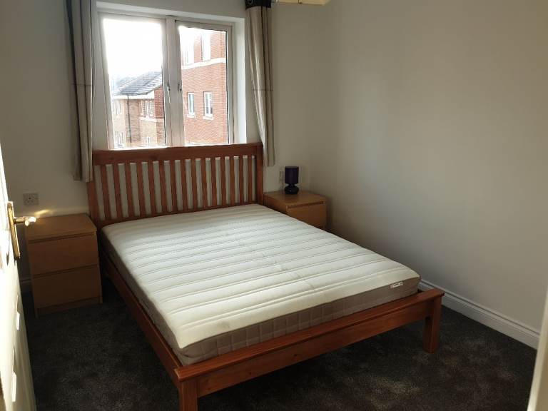 ** Lovely double room in quiet, professional friendly house share - All inclusive **