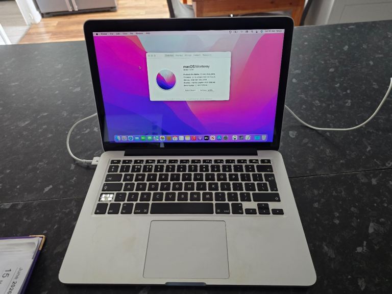 Apple MacBook Pro Retina 13" Core i5 - 8gb - SSD Battery normal