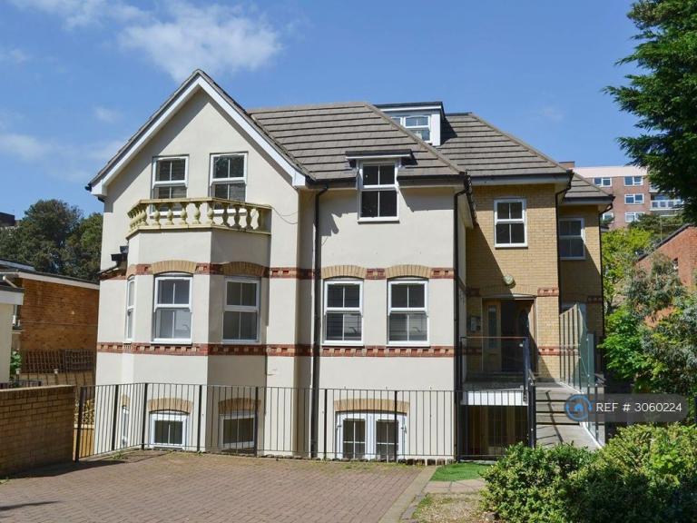 3 bedroom flat in Manor Road, Bournemouth, BH1 (3 bed) (#3060224)