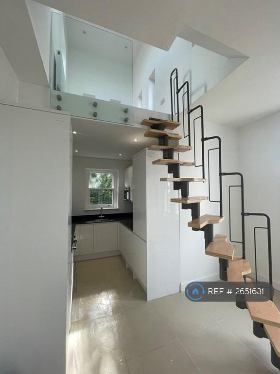 4 bedroom flat in Emmanuel House, Croydon,East Croydon ,Purley, Beckenham, Vic (4 bed) (#2651631)