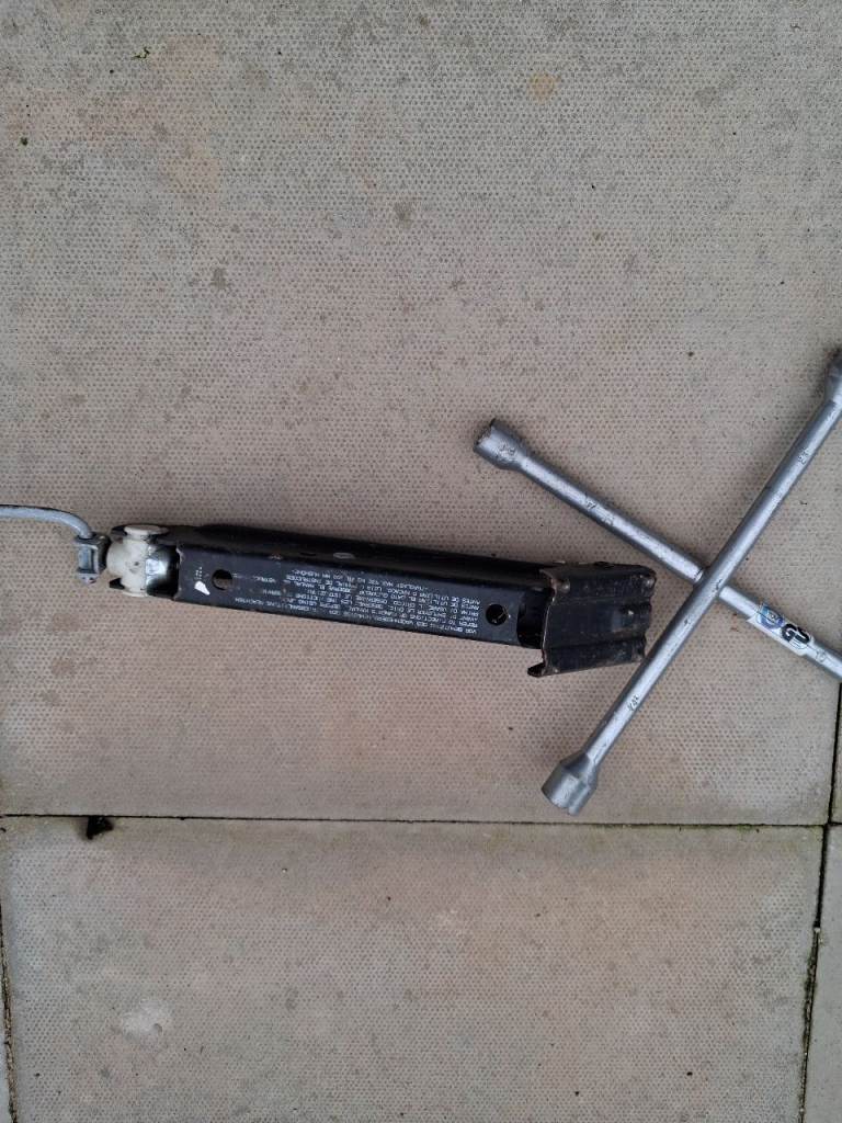 Jack and Wheel brace.