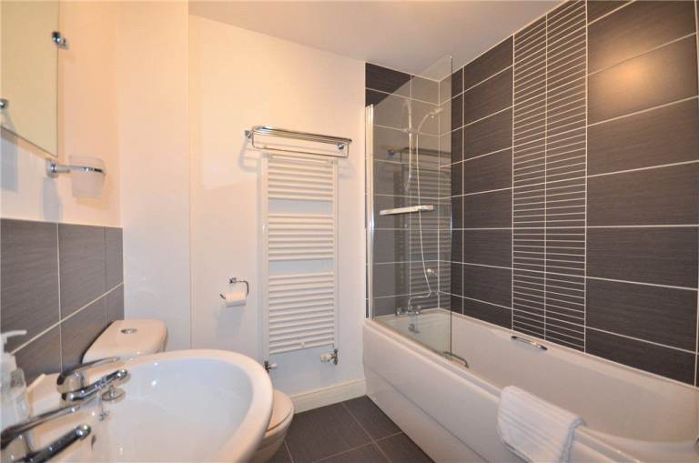 Double room to rent Jennetts Park