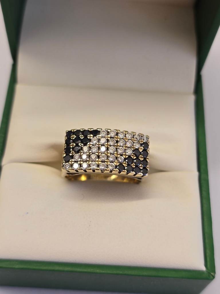 9CT GOLD SIGNET RING SET WITH CUBIC ZIRCONIA