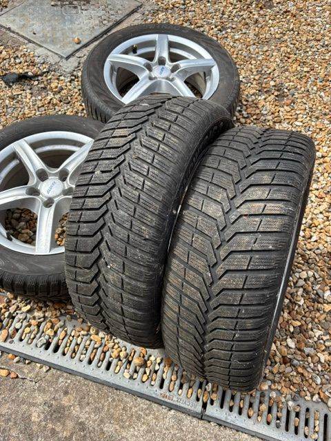 Alutec Alloy with 4x Vredestein snowtrac 3  tyres Size.  205/55R16  91H