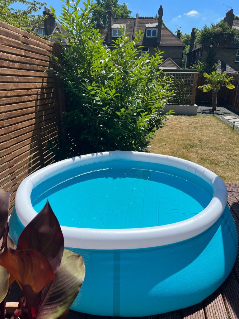 Intex Padding Pool - full package - amazing condition 