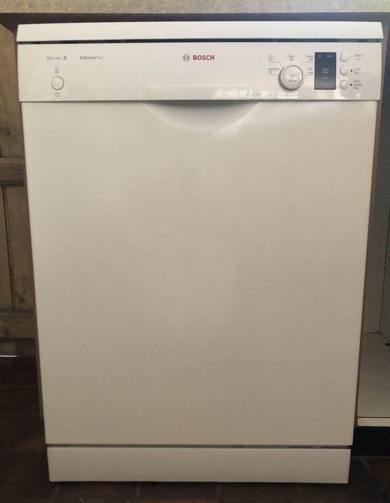 Bosch Full Size White Dishwasher Freestanding SMS25AW00G - excellent preowned condition