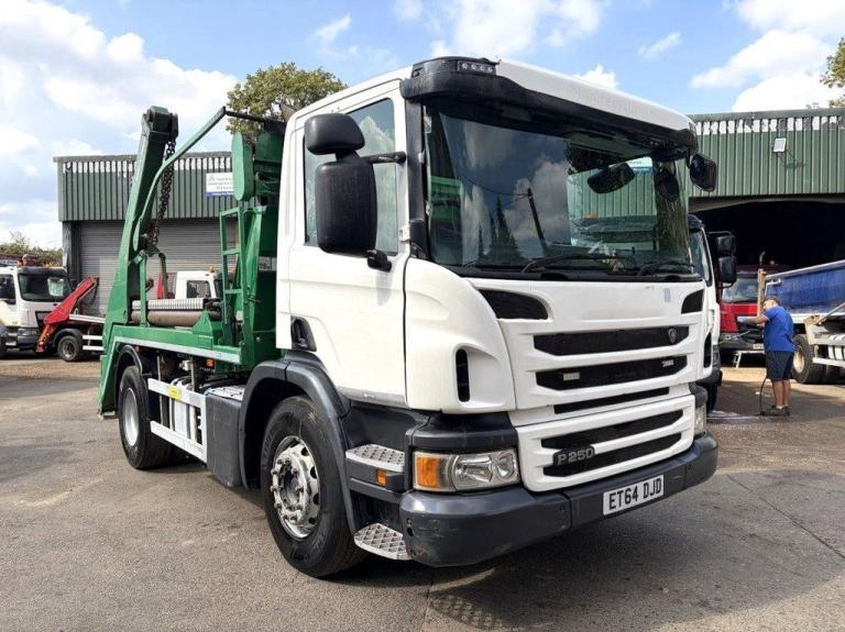 2014 SCANIA P250 SKIP LOADER