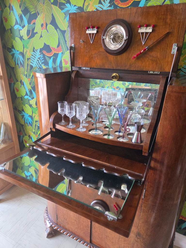 Vintage Art Deco Cocktail Cabinet / Drinks Bar – Good Condition