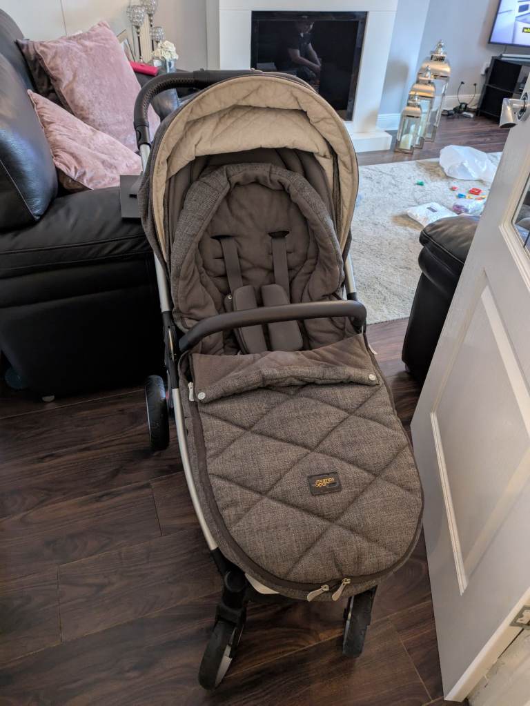 Mama's & papas lightweight buggy 