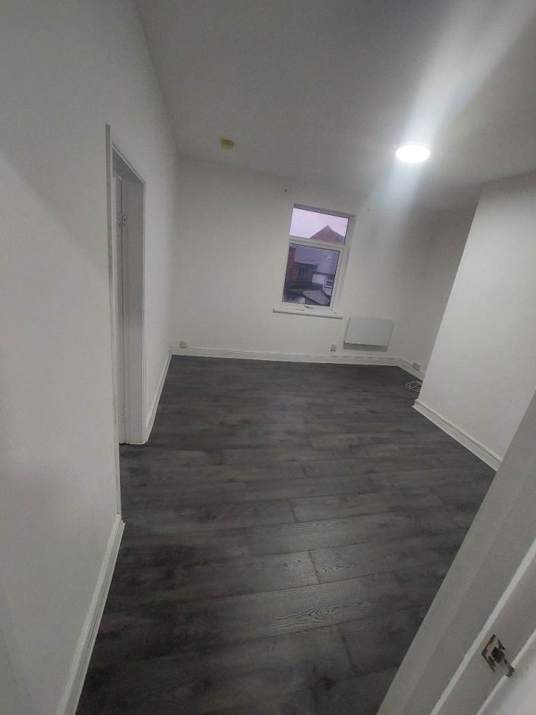Flat in Brierley Hill- Dudley 