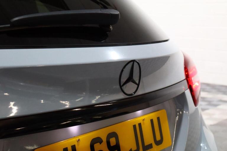 MERCEDES-BENZ GLA CLASS 2.1 GLA220d AMG Line (Premium Plus) 7G-DCT 4MATIC Euro