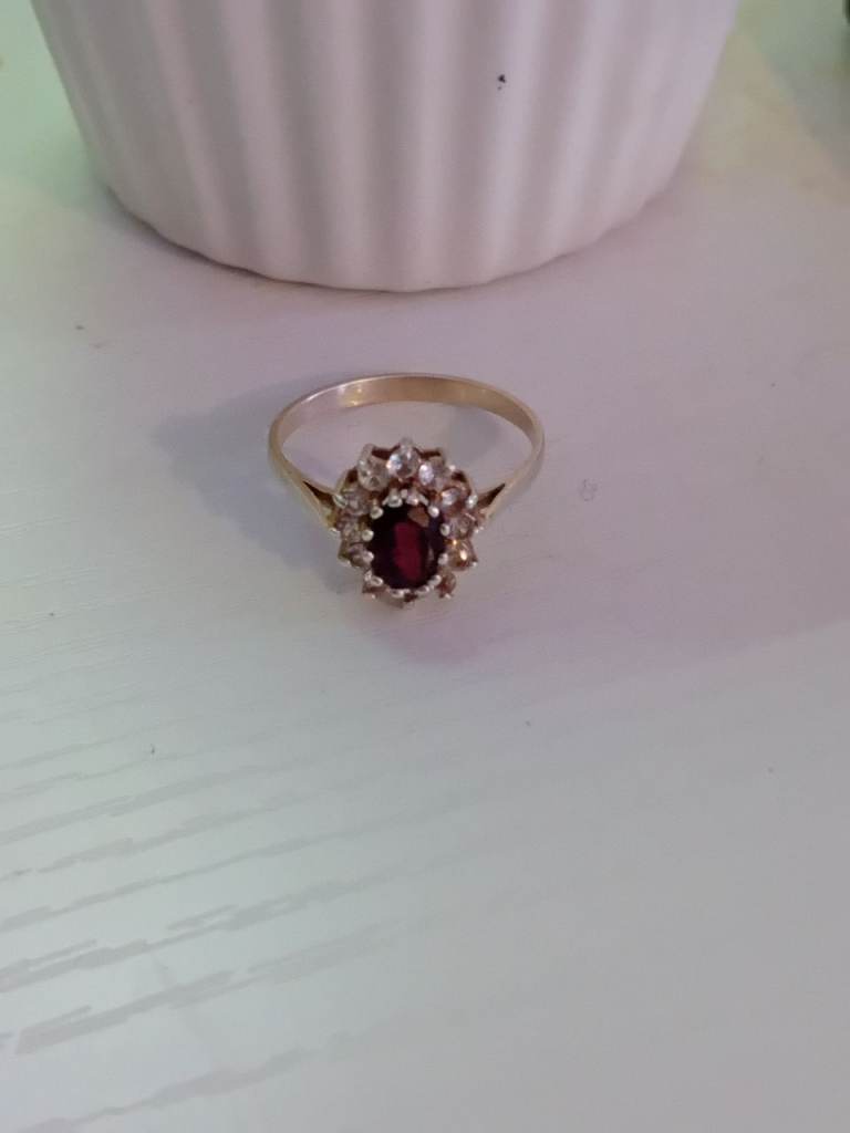 Beautiful vintage garnet prong set halo garnet ring