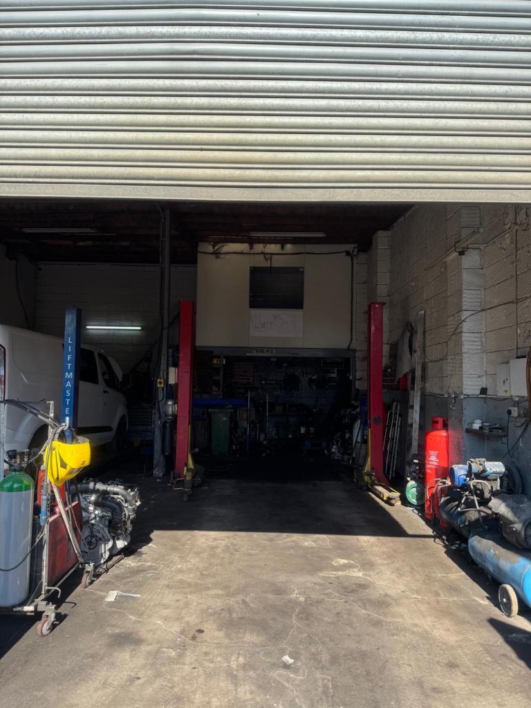 DOUBLE GARAGE UNIT FOR RENT