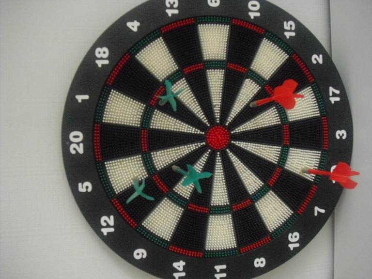 16 " childs safe Dartboard with Darts – Good Condition