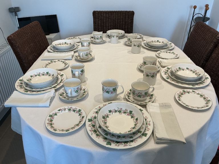 Royal Doulton Tiverton Expression Dinner Service 