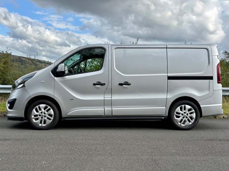 VAUXHALL VIVARO 1.6 CDTi 2700 BiTurbo ecoFLEX Sportive 2015