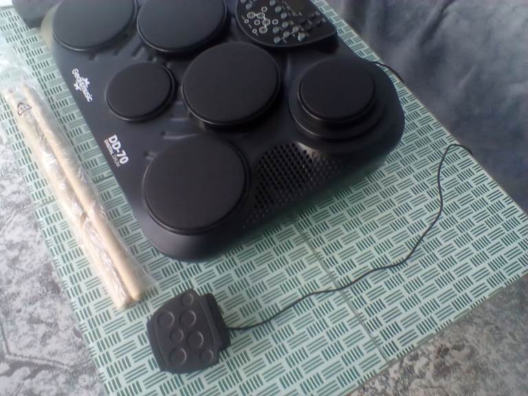 Portable electronic drum pads