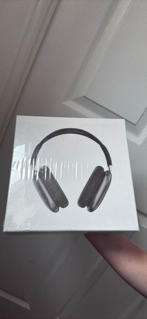 Brand New Apple AirPods Max with Smart Case - Black